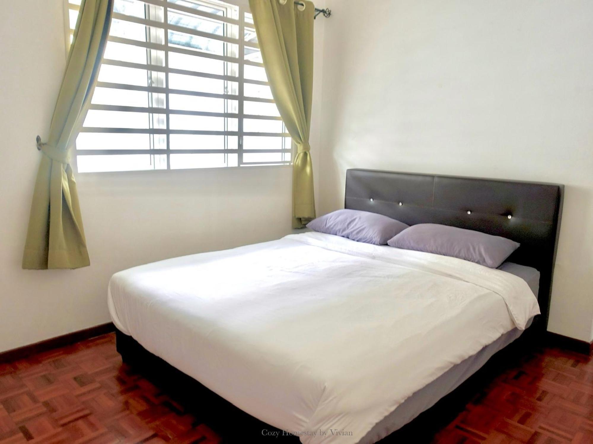 Cozy For 10-13pax Holiday home *